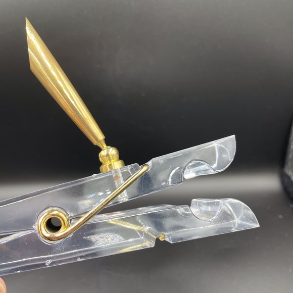 Vintage Plastic/Acrylic Clothespin Pen Note Holder - Picture 10 of 11